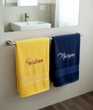 Tikandiga nimeline saunalina kalligraafilises kirjas tekstiga